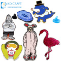 Fabricant en gros métal souvenir paillettes poudre mignon anime dessin animé épinglette badge logo personnalisé épingle en émail dur